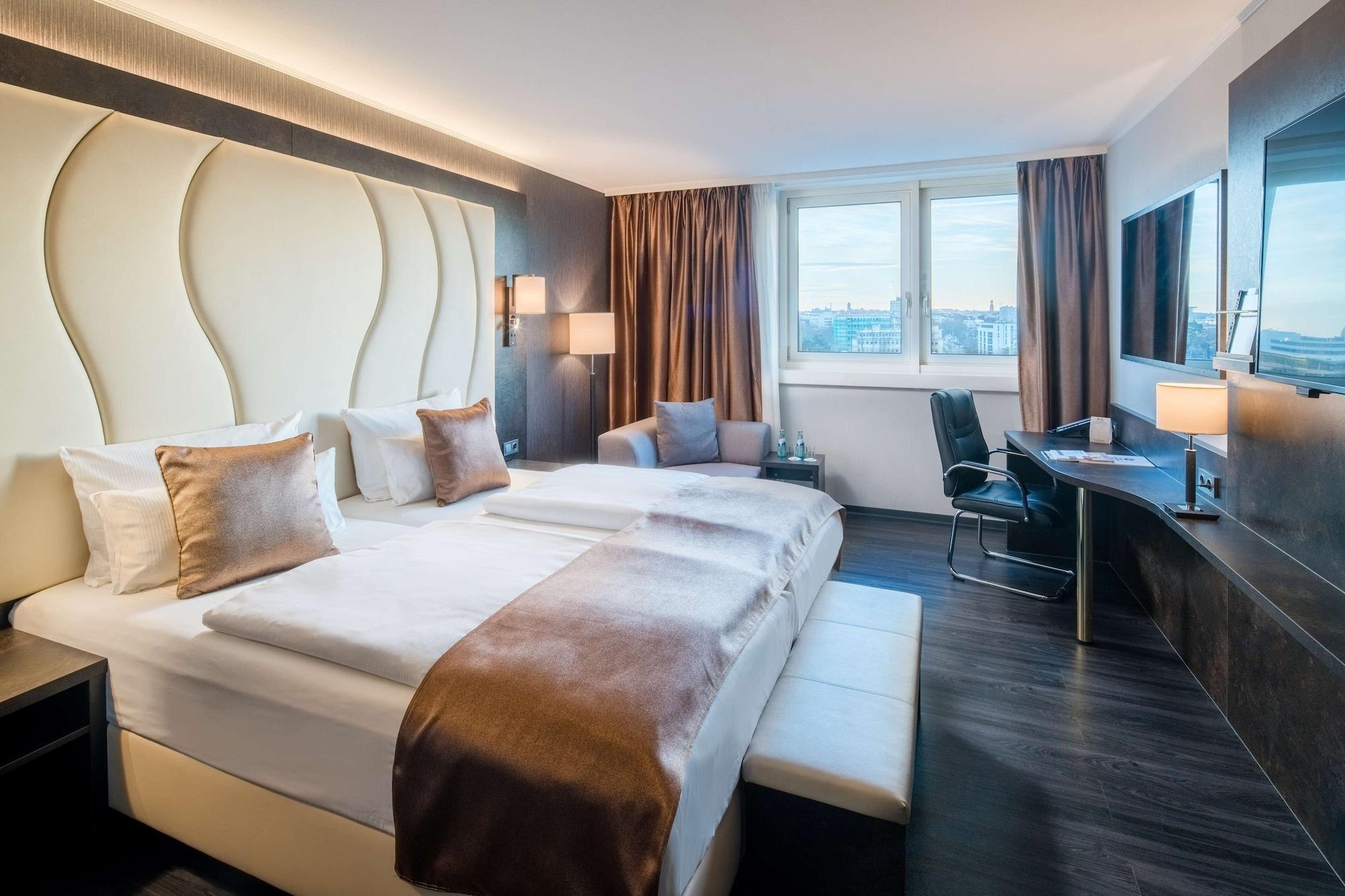 Western Plaza Hotel