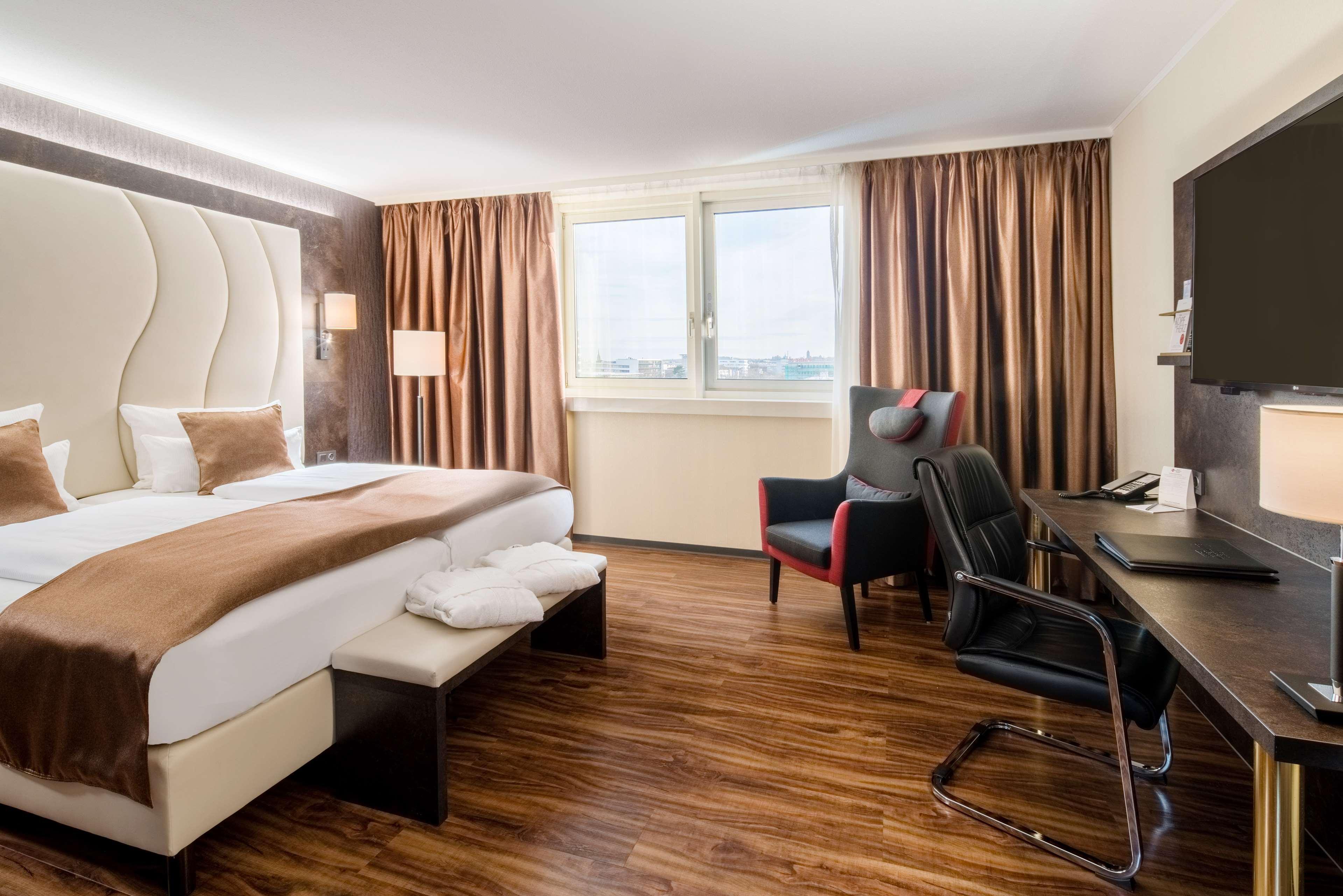 Hotel Western Plaza