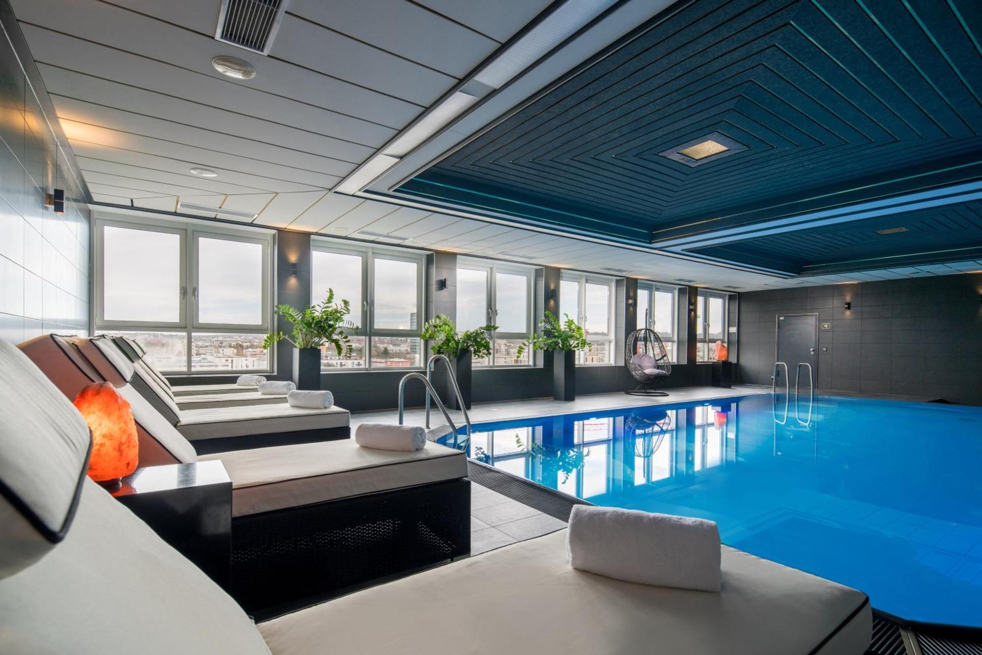 Western Plaza Hotel 4*