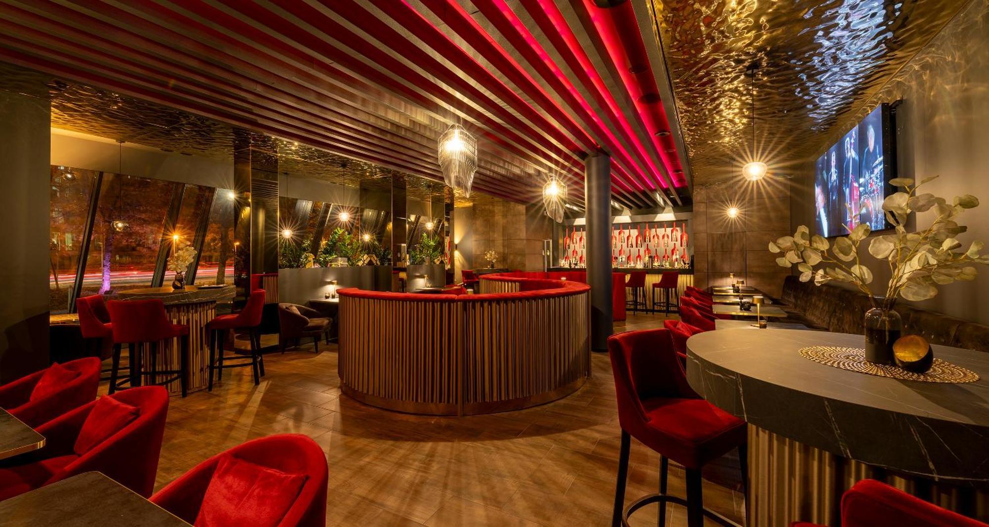 Western Plaza Hotel 4*