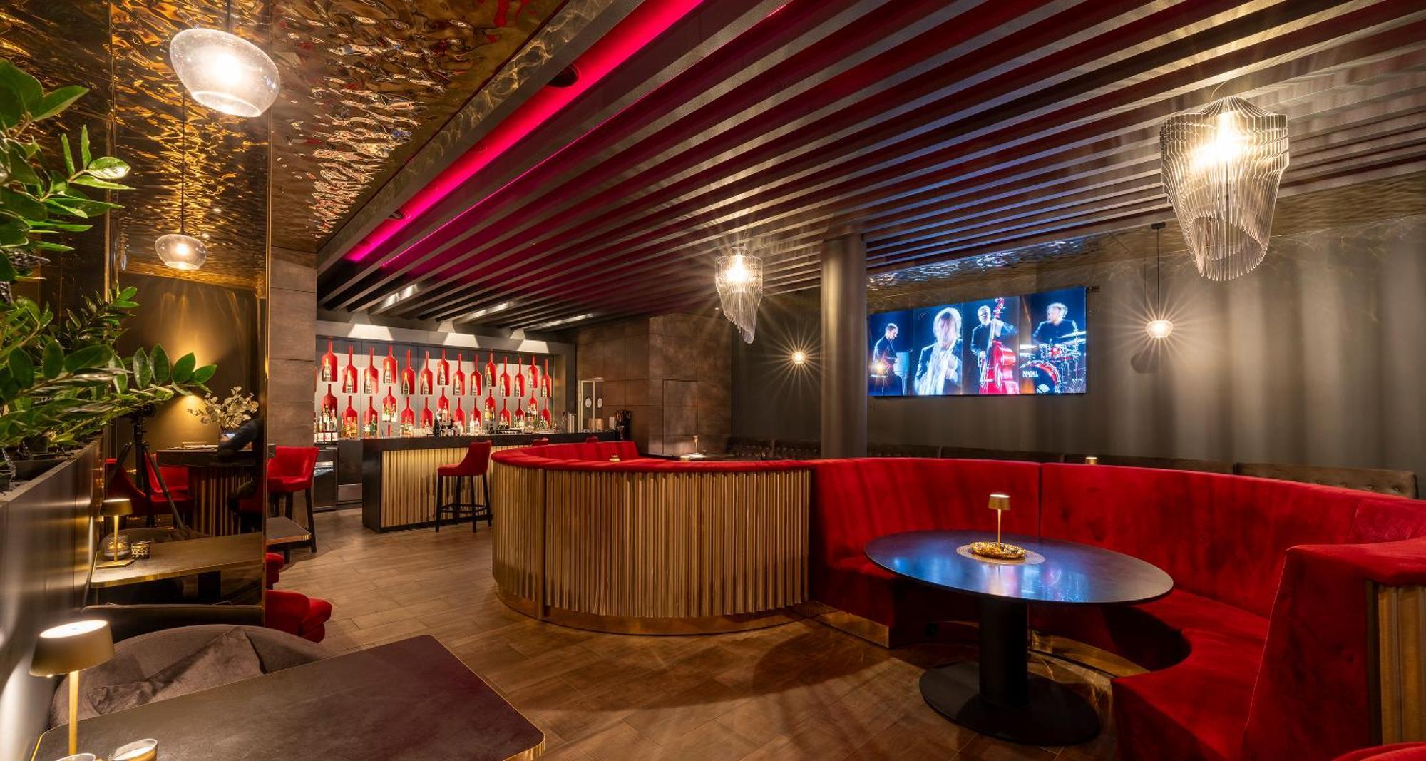 Hotel Western Plaza 4*
