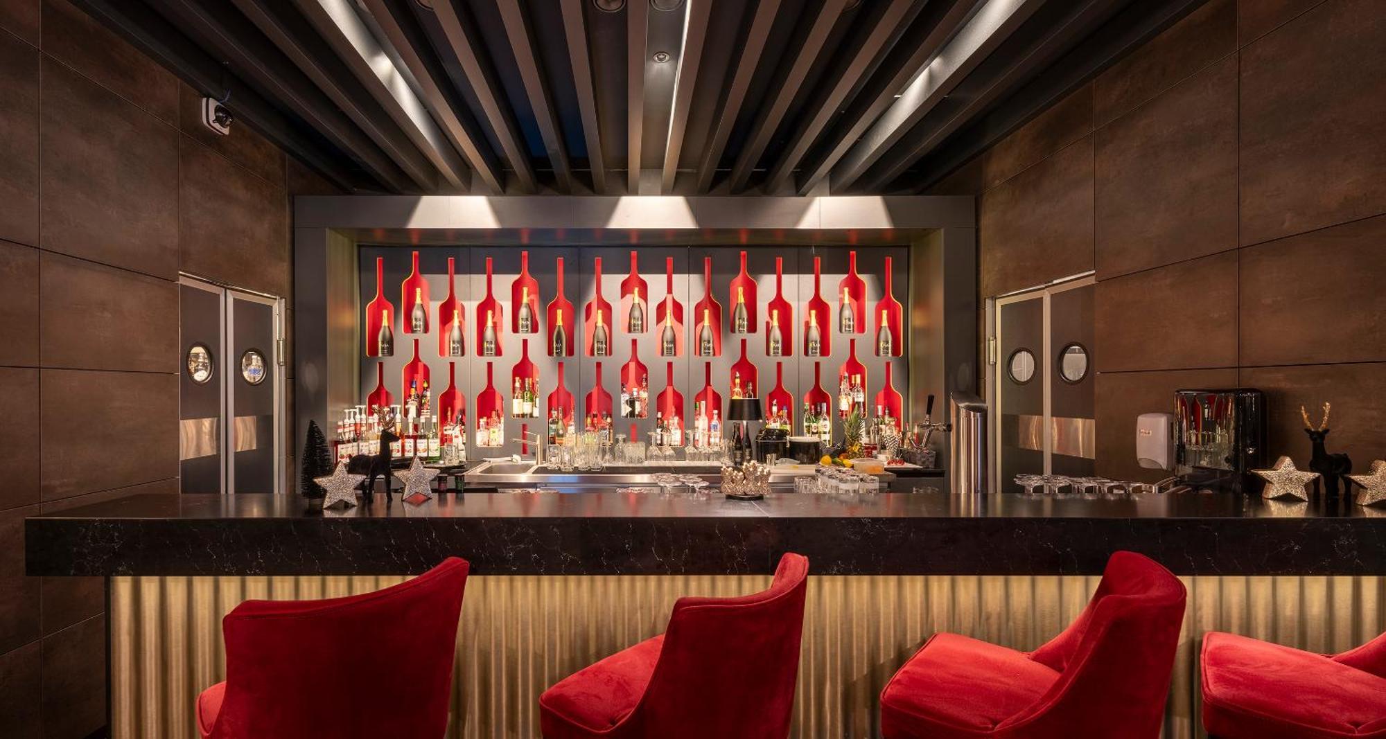Western Plaza Hotel 4*