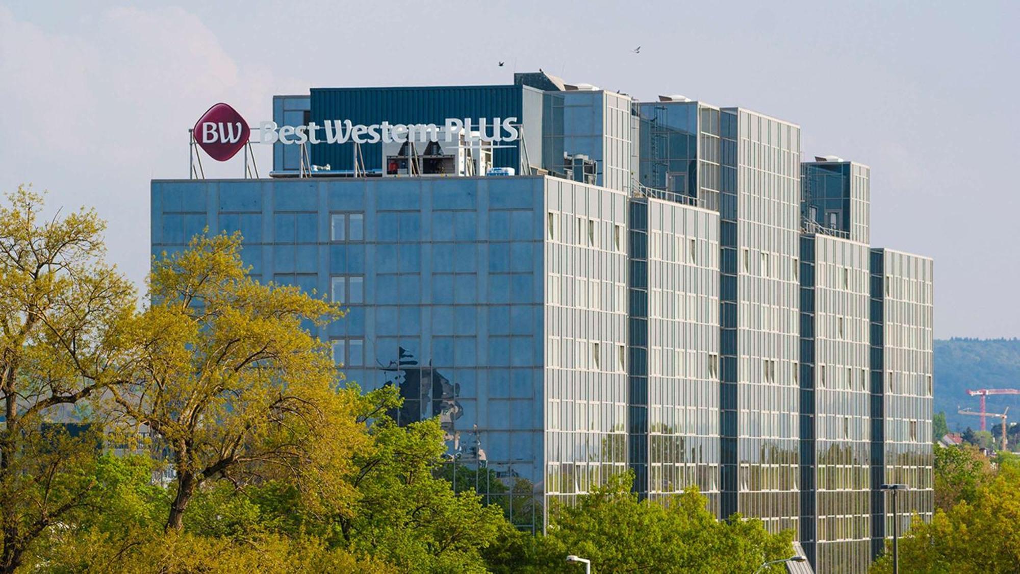 Western Plaza Hotel 4*