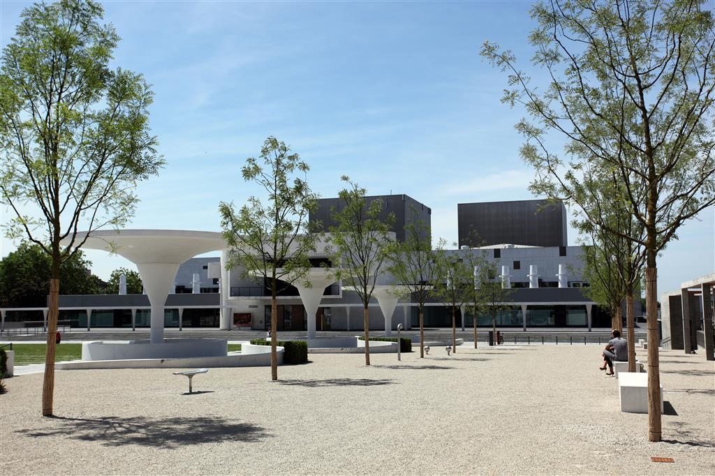 Western Plaza Hotel 4*