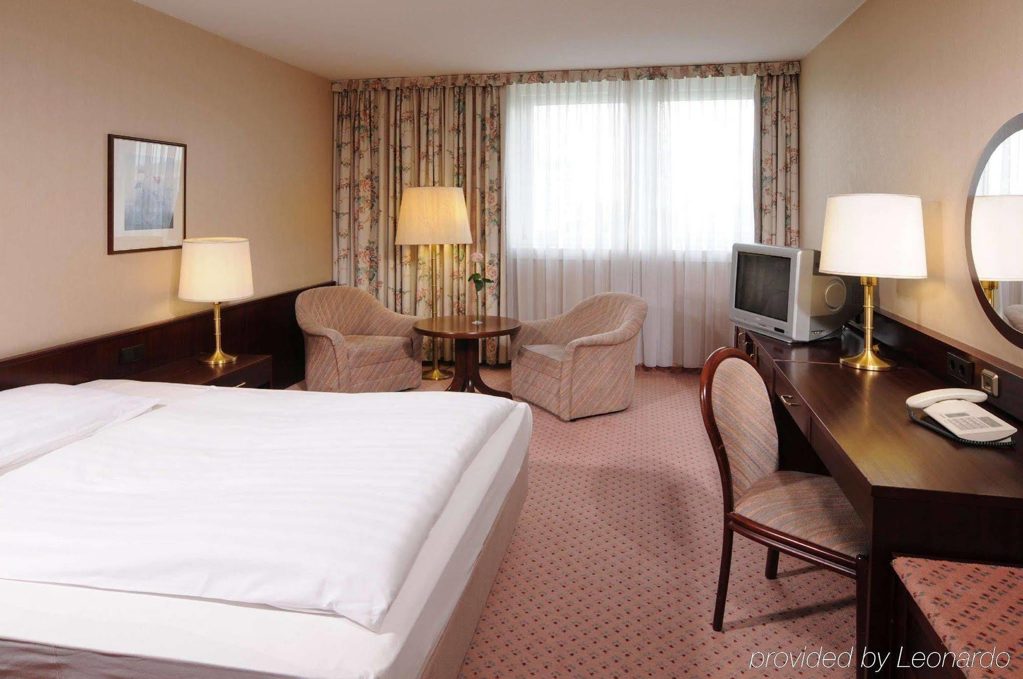 Hotel Western Plaza