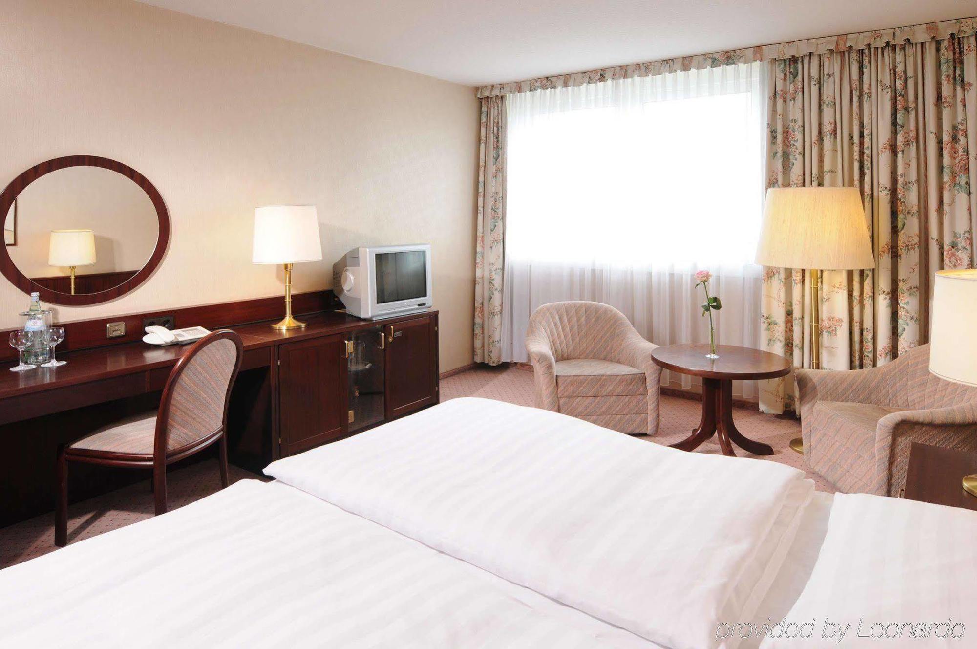 Western Plaza Hotel 4*