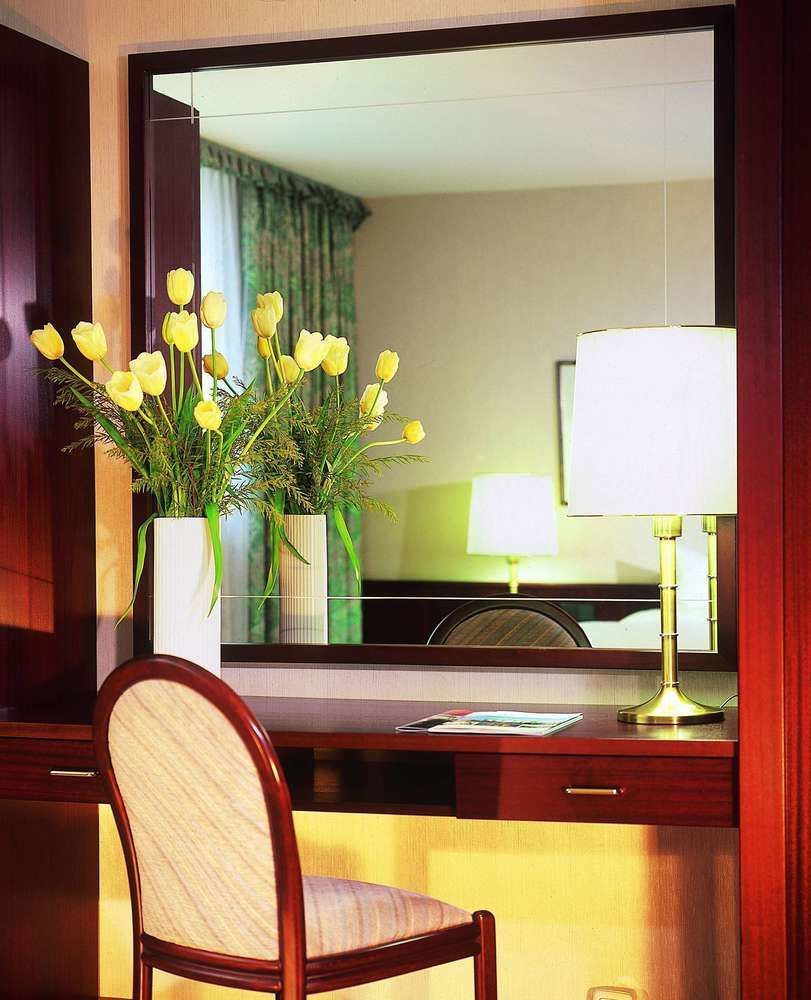 Hotel Western Plaza 4*